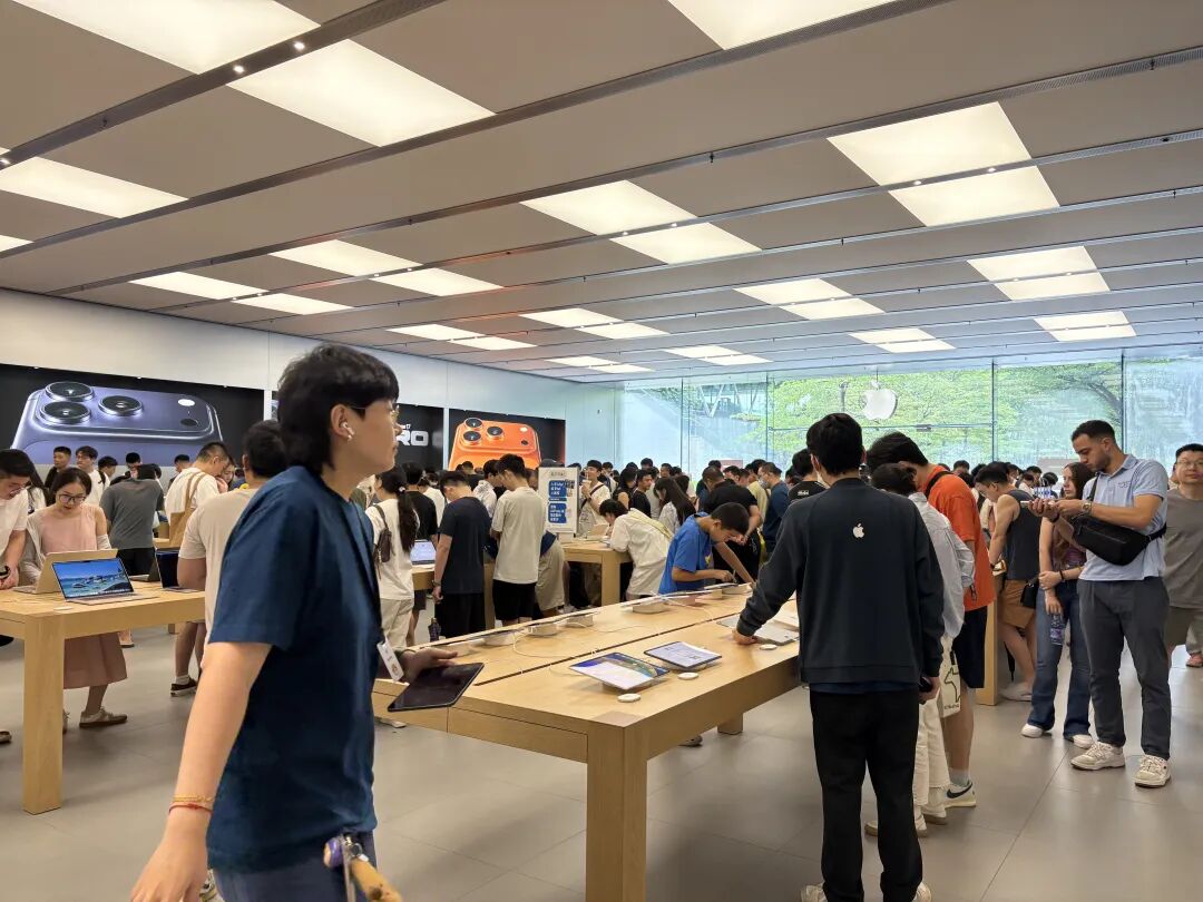 【实探】iPhone 17开售第二日深圳店内有Pro版现货
